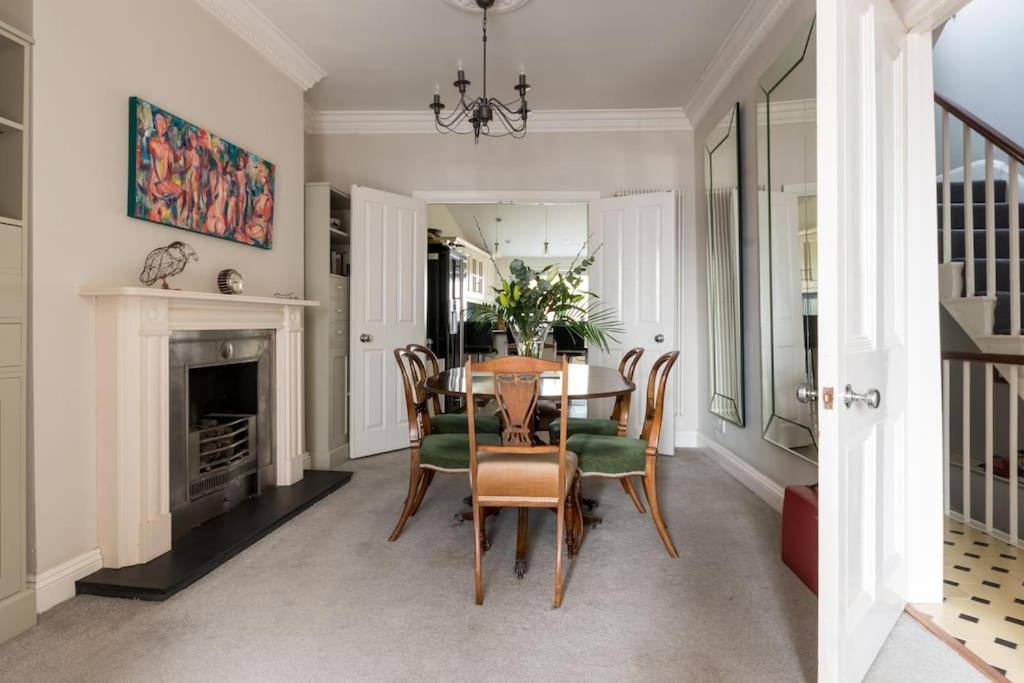 Four Bedroom Townhouse In Famous Suffolks Area Τσέλτενχαμ Εξωτερικό φωτογραφία