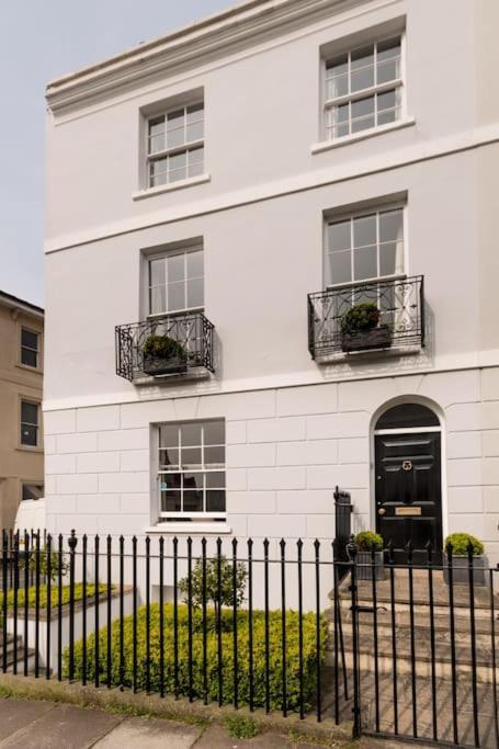 Four Bedroom Townhouse In Famous Suffolks Area Τσέλτενχαμ Εξωτερικό φωτογραφία