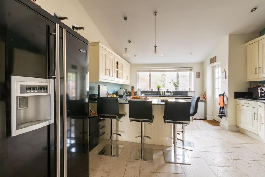 Four Bedroom Townhouse In Famous Suffolks Area Τσέλτενχαμ Εξωτερικό φωτογραφία