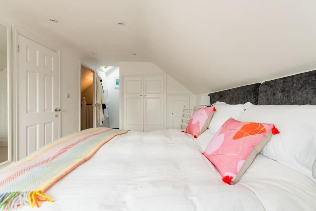 Four Bedroom Townhouse In Famous Suffolks Area Τσέλτενχαμ Εξωτερικό φωτογραφία