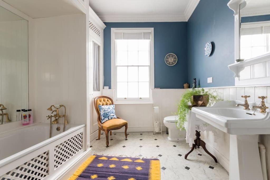 Four Bedroom Townhouse In Famous Suffolks Area Τσέλτενχαμ Εξωτερικό φωτογραφία